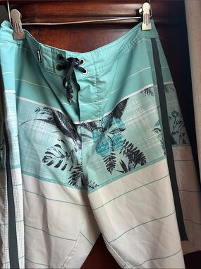 O'Neill Men’s/ women’s Aqua Floral Boardshorts